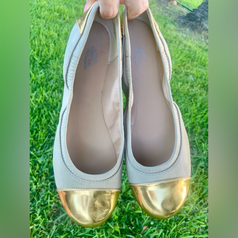 EASY SPIRIT COMFY FLATS — BEIGE TAUPE BALLET FLAT — GOLD CAP TOE — NEW — SIZE 10